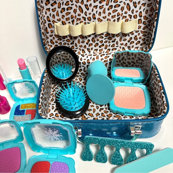 Mess Free Pretend Makeup Kit for Girls Blue Glitter Case Fake Toy Cosmetics Set - Picture 6 of 14